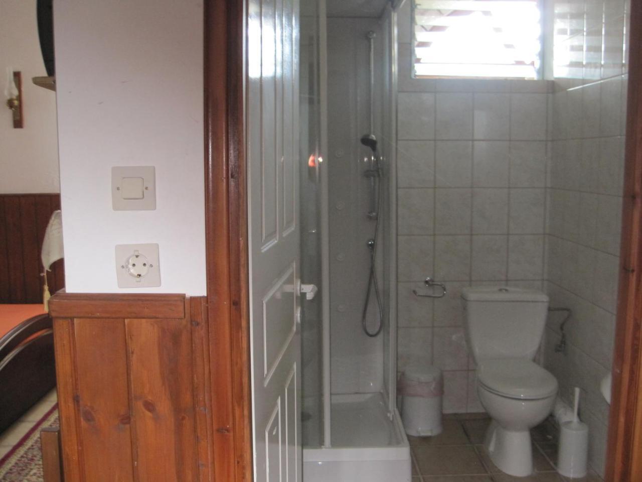 Hotel Papigo Ae Bagian luar foto